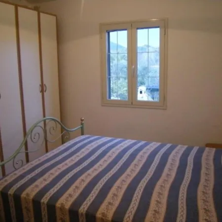 Deiana's - Beachside Apartment