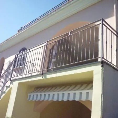 Apartment Deiana's - Beachside