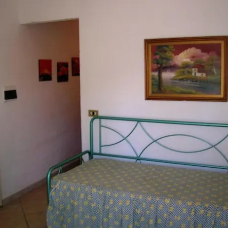Deiana's - Beachside Apartment *