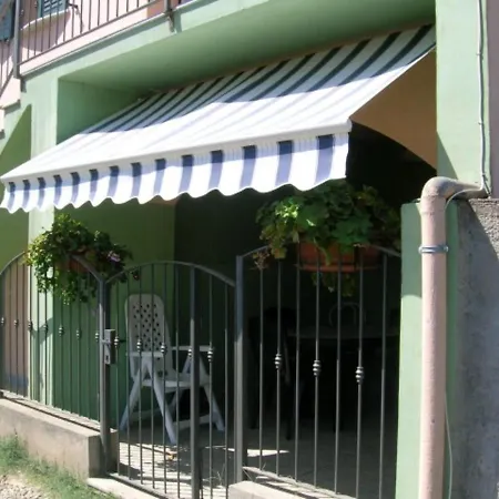 Deiana's - Beachside Apartment