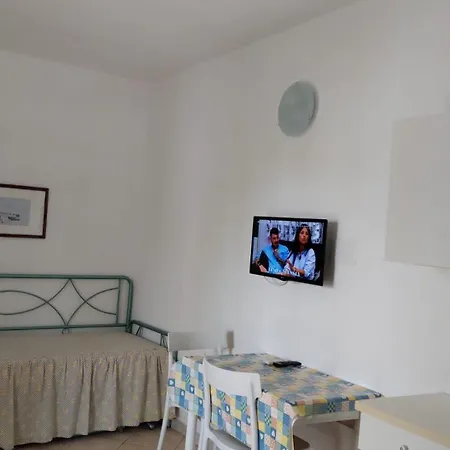 Deiana's - Beachside Apartment *