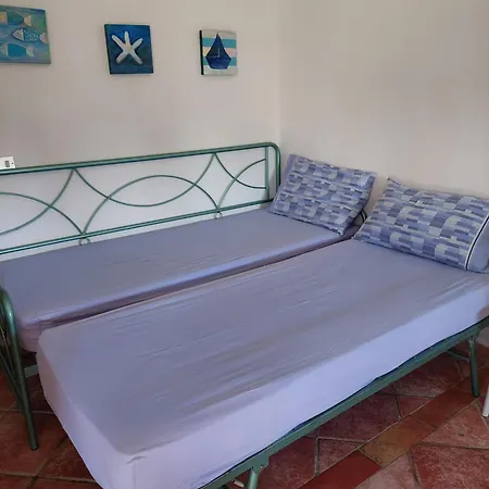 Deiana's - Beachside Apartment