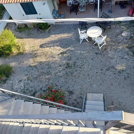 Deiana's - Beachside Apartment