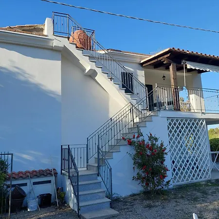 Deiana's - Beachside Apartment