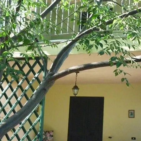 Deiana's - Beachside Apartment
