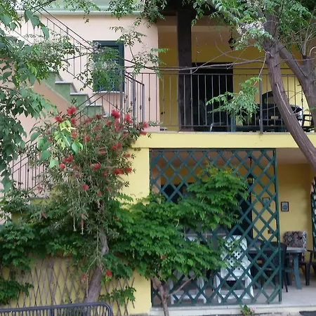 Deiana's - Beachside Διαμέρισμα *